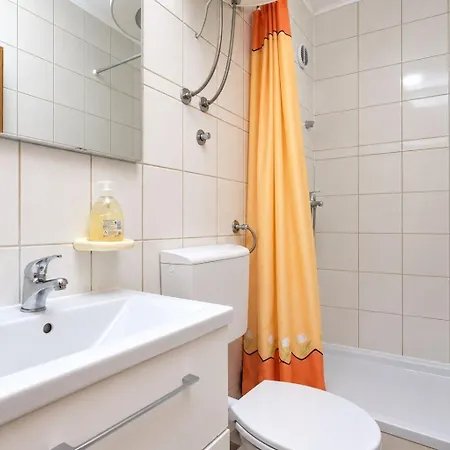 Nada Lokva Rogoznica